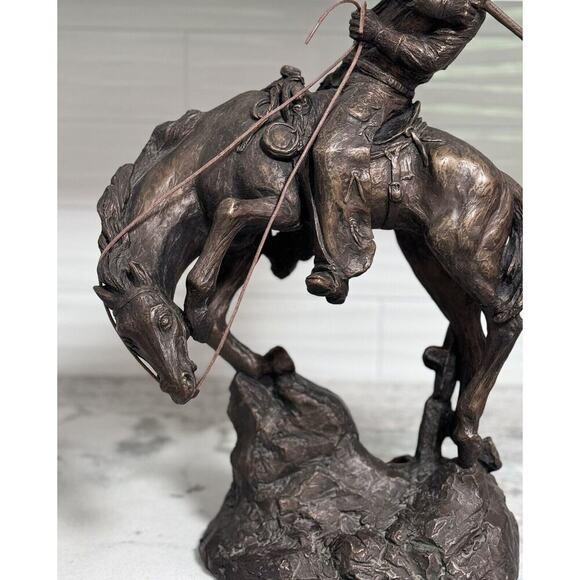 Large Antique Bronze/Metal Sculpture American Cowboy Rifle Riding Horse - Picture 5 of 16